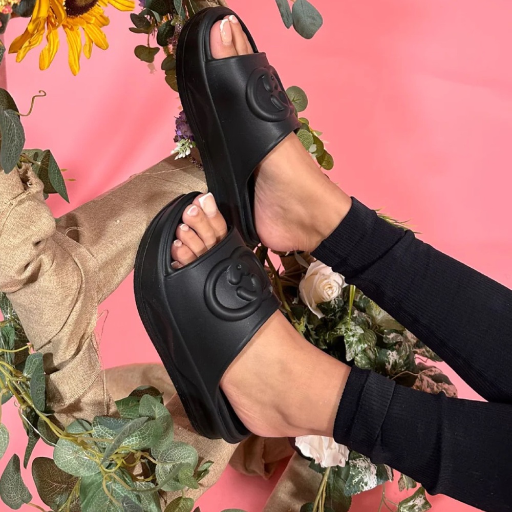 ✨RESTOCKED✨Must Have Fabulous Black Chunky Sole Rubber Slides